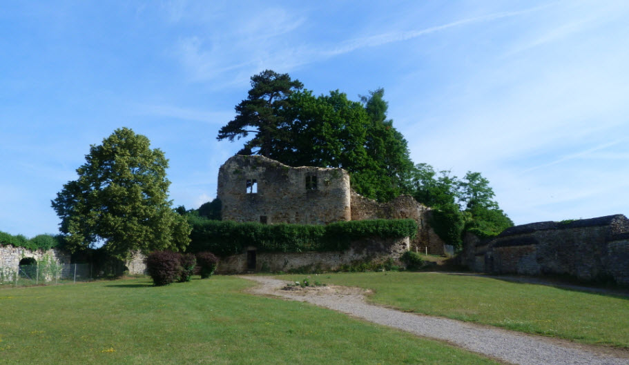 Moulins-Engilbert, France
